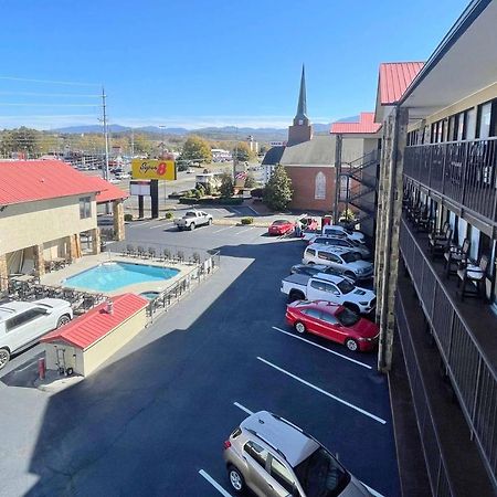 Super 8 By Wyndham Pigeon Forge Downtown Hotel Exterior photo