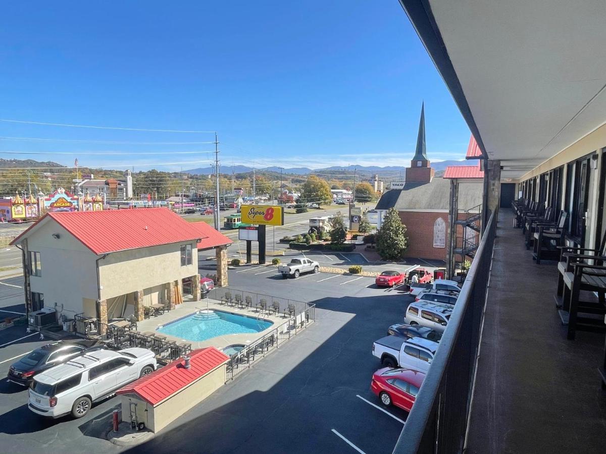 Super 8 By Wyndham Pigeon Forge Downtown Hotel Exterior photo