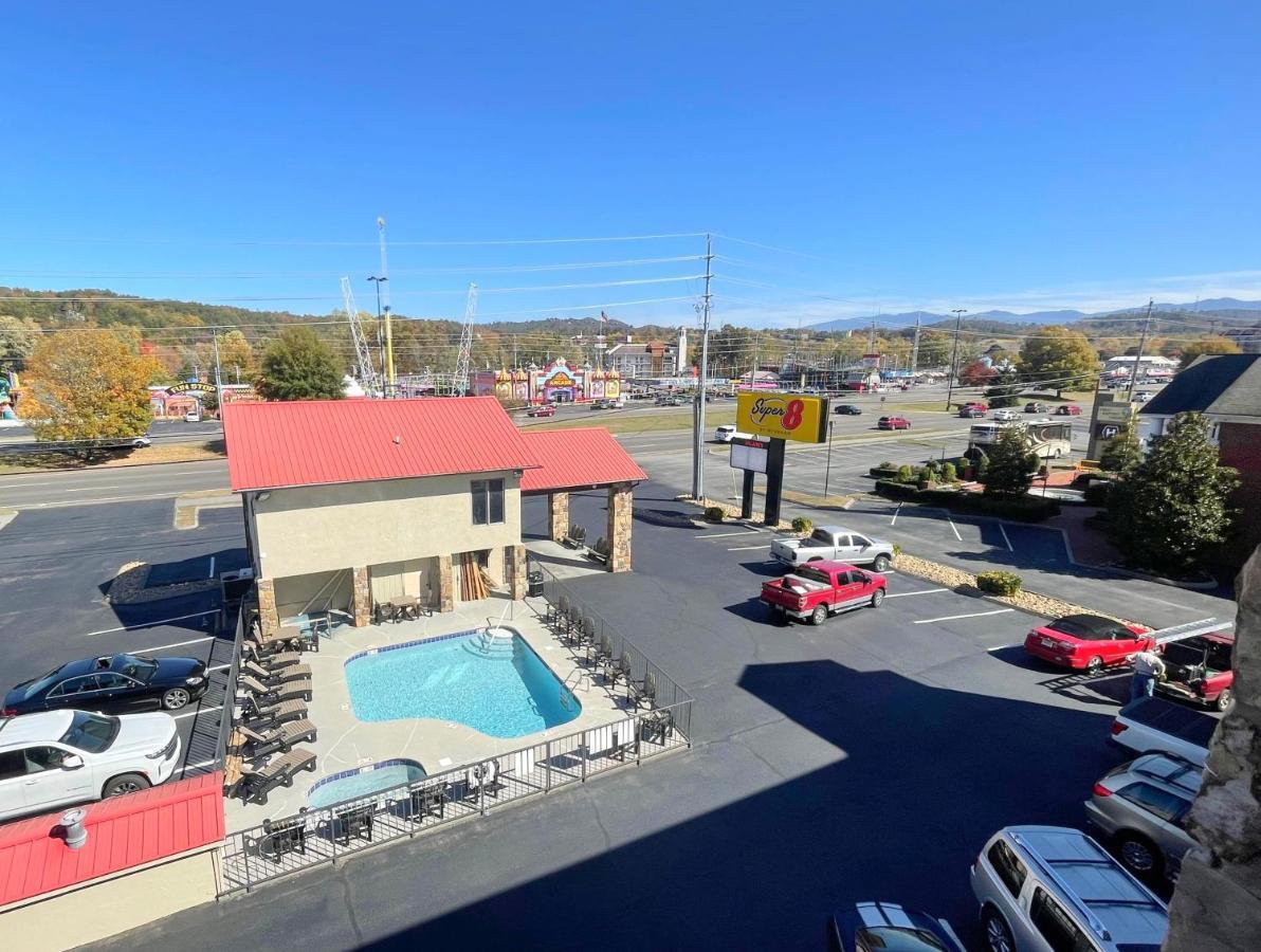 Super 8 By Wyndham Pigeon Forge Downtown Hotel Exterior photo