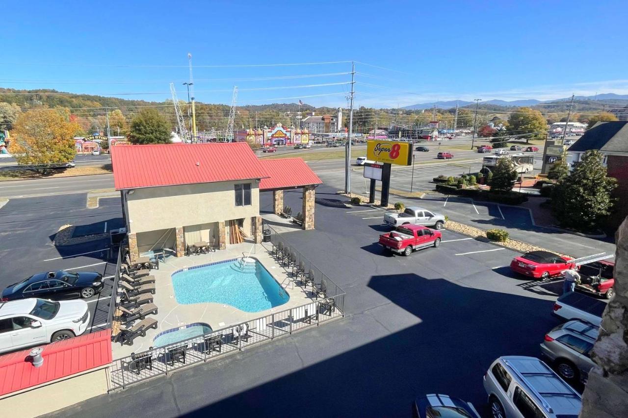 Super 8 By Wyndham Pigeon Forge Downtown Hotel Exterior photo