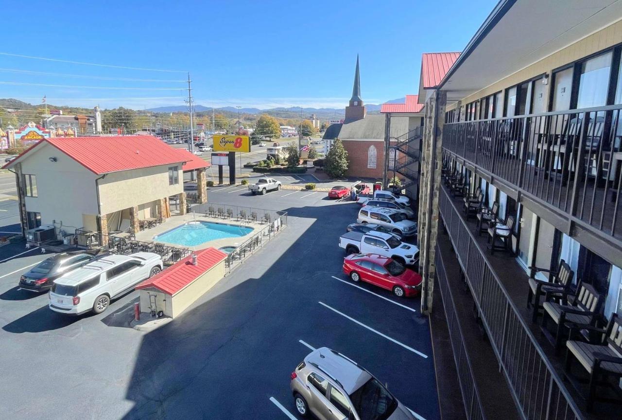 Super 8 By Wyndham Pigeon Forge Downtown Hotel Exterior photo